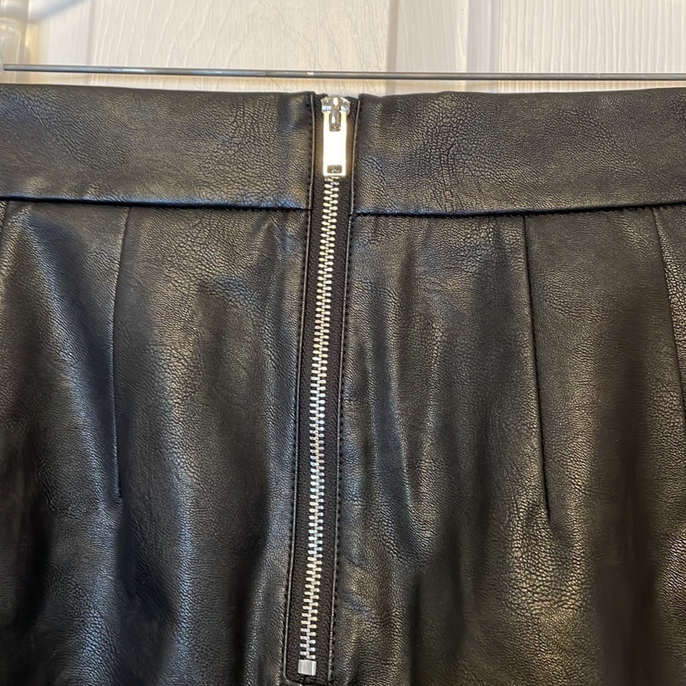 Nwt Vixen by Micheline Pitt Bad Girl Vegan Leather Cigarette Pants - Picture 12 of 15